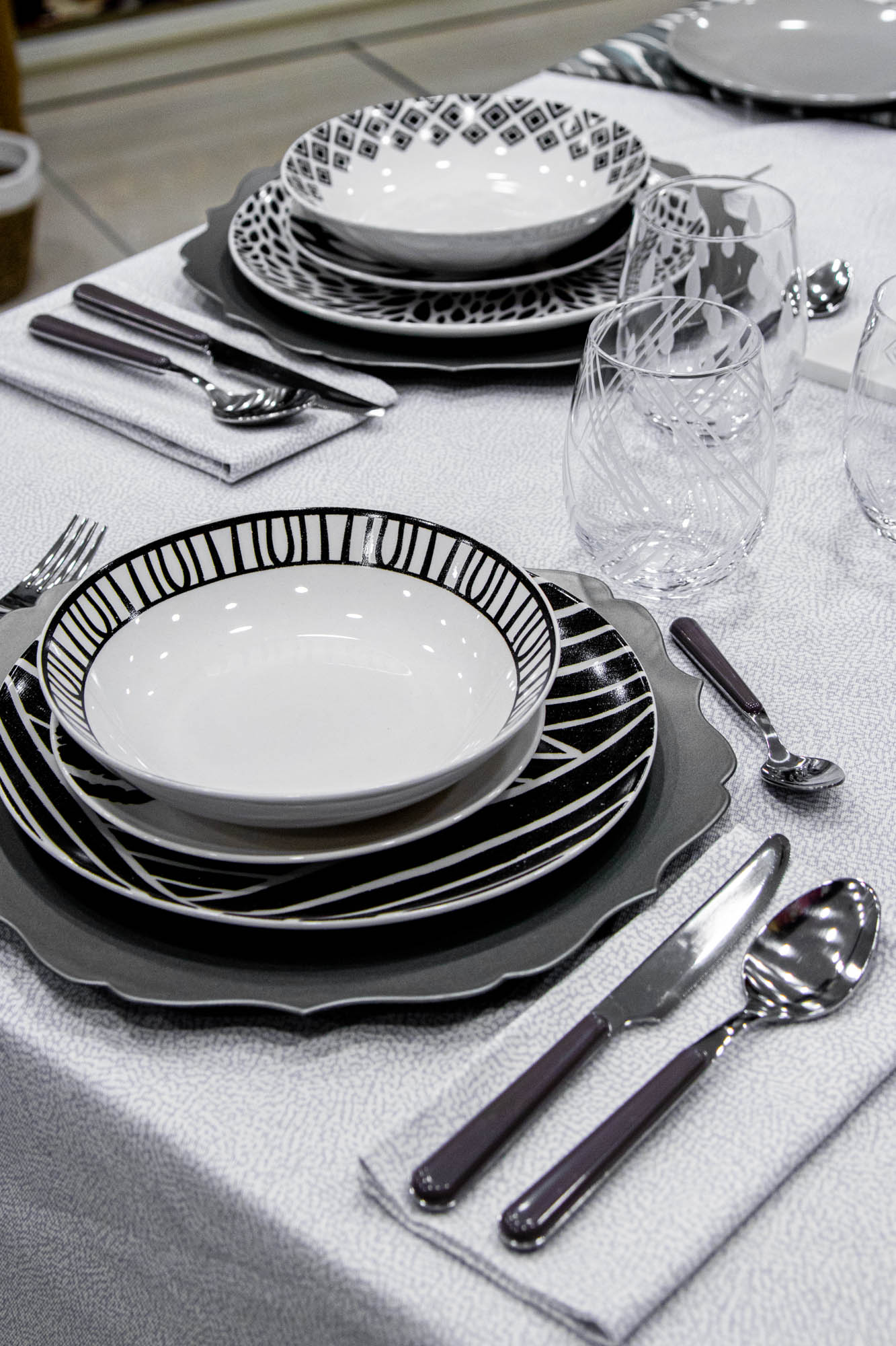 Servizio 18 piatti Black & White in fine porcellana - Biancheria per la Casa